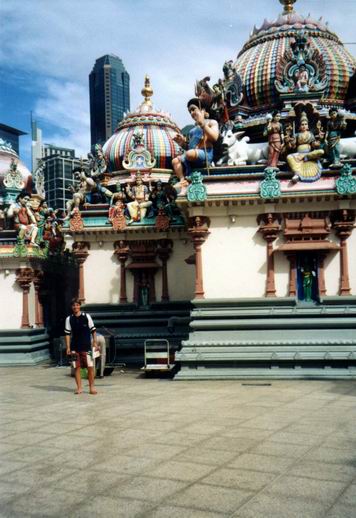 Hinduistiocký chrám v centre Sungapúru - hneď vedľa Čínskeho mesta.