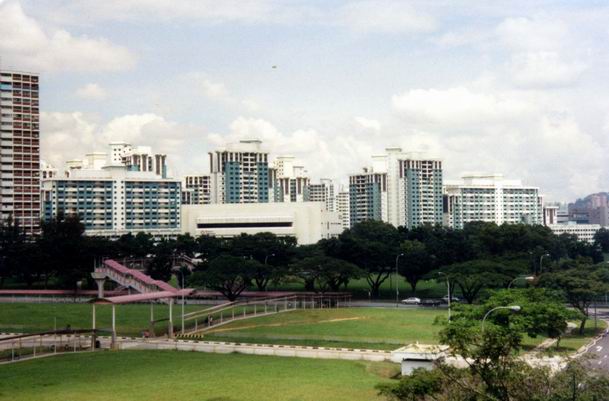 Moderná predmestská štvrť Singapúru.