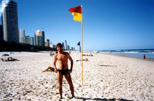 Panoráma pláže Surfárskeho raja pri Brisbane.
